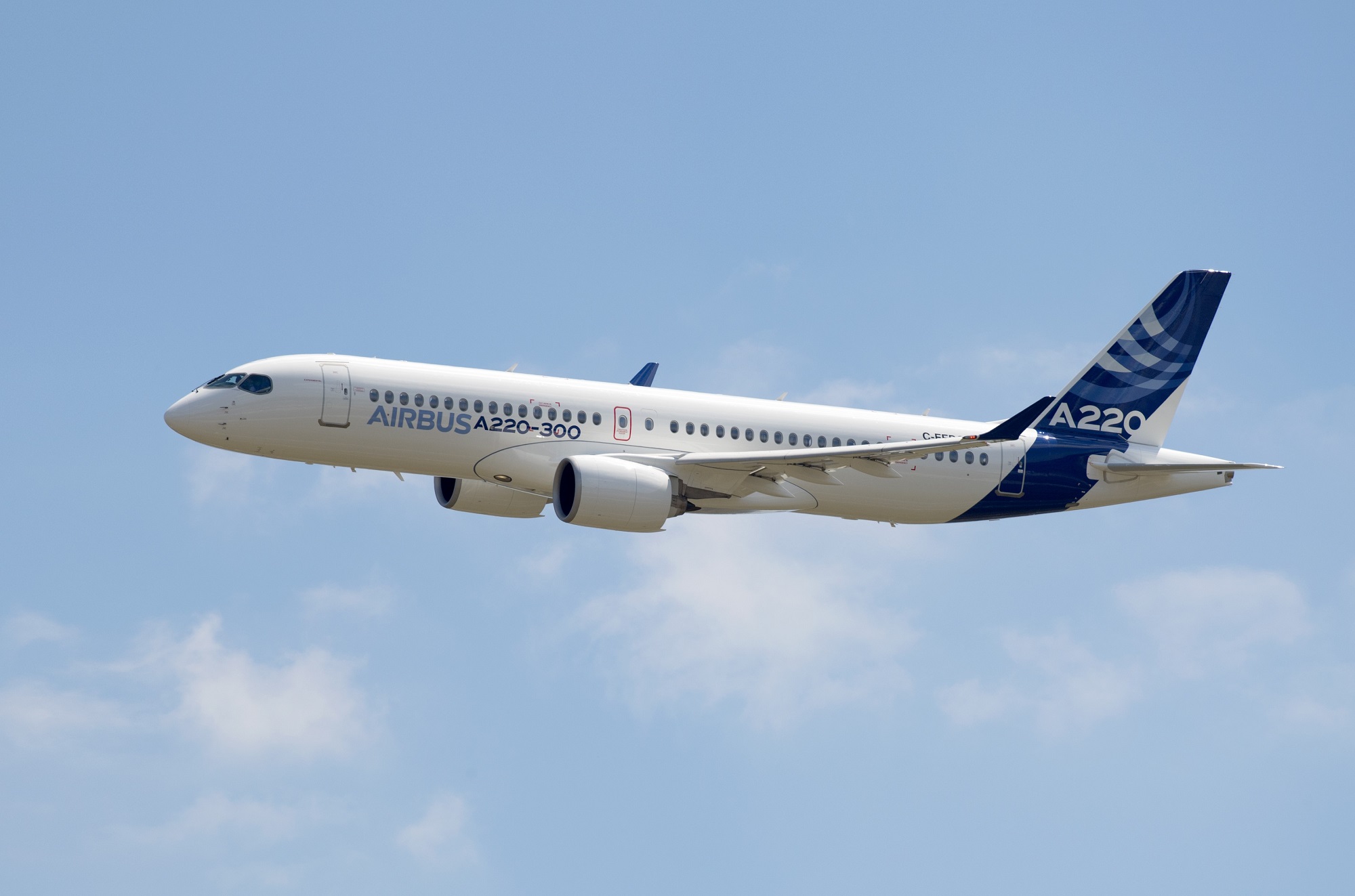 Máy bay Airbus A220-300. Dự báo nhu cầu đào tạo nhân lực cho A220 sẽ tiếp tục tăng khi số lượng máy bay được đưa vào khai thác gia tăng.