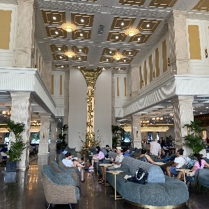 Trong tháng 8/2026, Việt Nam đón khoảng 1,99 triệu lượt khách quốc tế. Ảnh: Vũ Khuê.