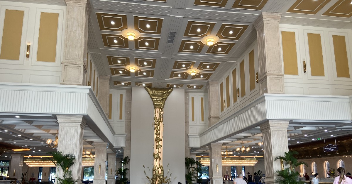 Doanh thu bán lẻ và dịch vụ bứt phá nhờ...