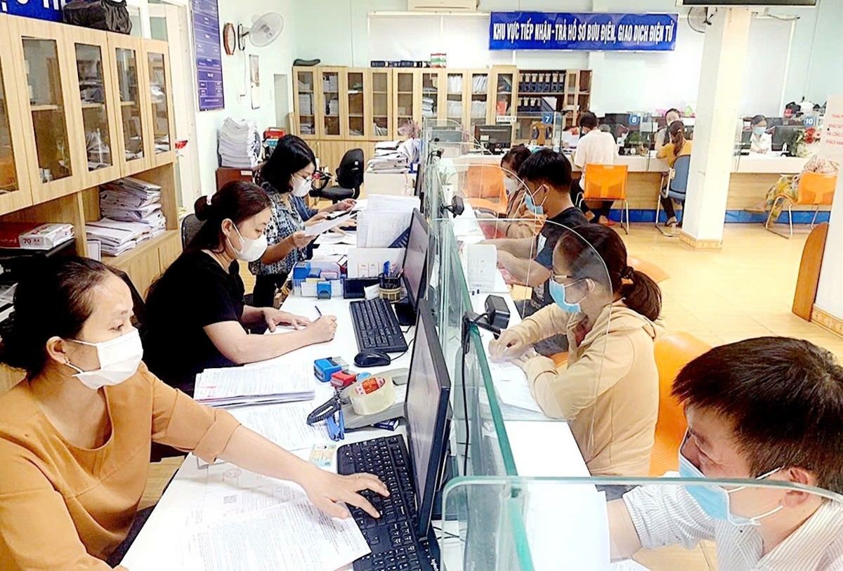 Giải quyết chế độ về bảo hiểm xã hội cho người lao động nghỉ việc. Ảnh minh họa: Duy Nguyễn.