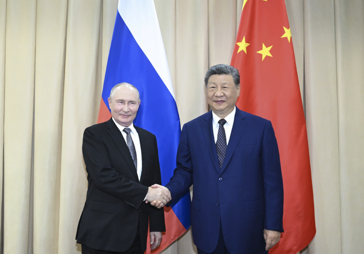 Tổng thống Nga Vladimir Putin (trái) và Chủ tịch Trung Quốc Tập Cận Bình trong cuộc gặp ở Kyrgyzstan hôm 31/8/2026 - Ảnh: Xinhua.