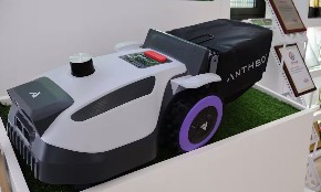 LDRobot, công ty kinh doanh máy cắt cỏ dưới thương hiệu Anthbot, đã niêm yết tại Hồng Kông vào tháng 5. Ảnh: Nikkei