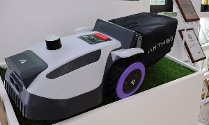 LDRobot, công ty kinh doanh máy cắt cỏ dưới thương hiệu Anthbot, đã niêm yết tại Hồng Kông vào tháng 5. Ảnh: Nikkei