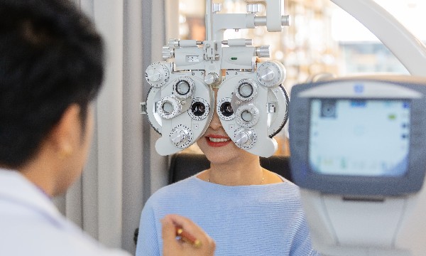 Phát hiện bệnh lý về mắt khi khám sức khỏe chuyên sâu