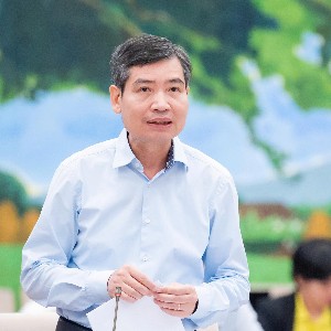 Thứ trưởng Bộ Tài chính Tạ Anh Tuấn trình bày Tờ trình Dự án Luật sửa đổi, bổ sung một số điều của Luật Kế toán, Luật Kiểm toán độc lập. Ảnh: Quochoi.vn