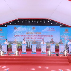 Các đại biểu thực hiện nghi thức khởi công dự án. Ảnh: Công an Hà Tĩnh