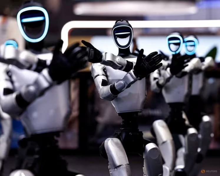 Robot hình người của Unitree Robotics trình diễn múa tập thể tại Hội nghị Robot Thế giới 2026 ở Bắc Kinh, Trung Quốc. Ảnh: REUTERS/Tingshu Wang.