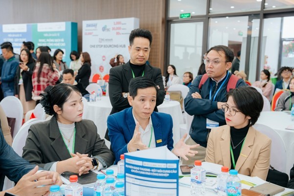 Nhà mua hàng và nhà cung trao đổi nhu cầu dự án trong chương trình giao thương ngày 6/1/2026 tại Bắc Ninh.