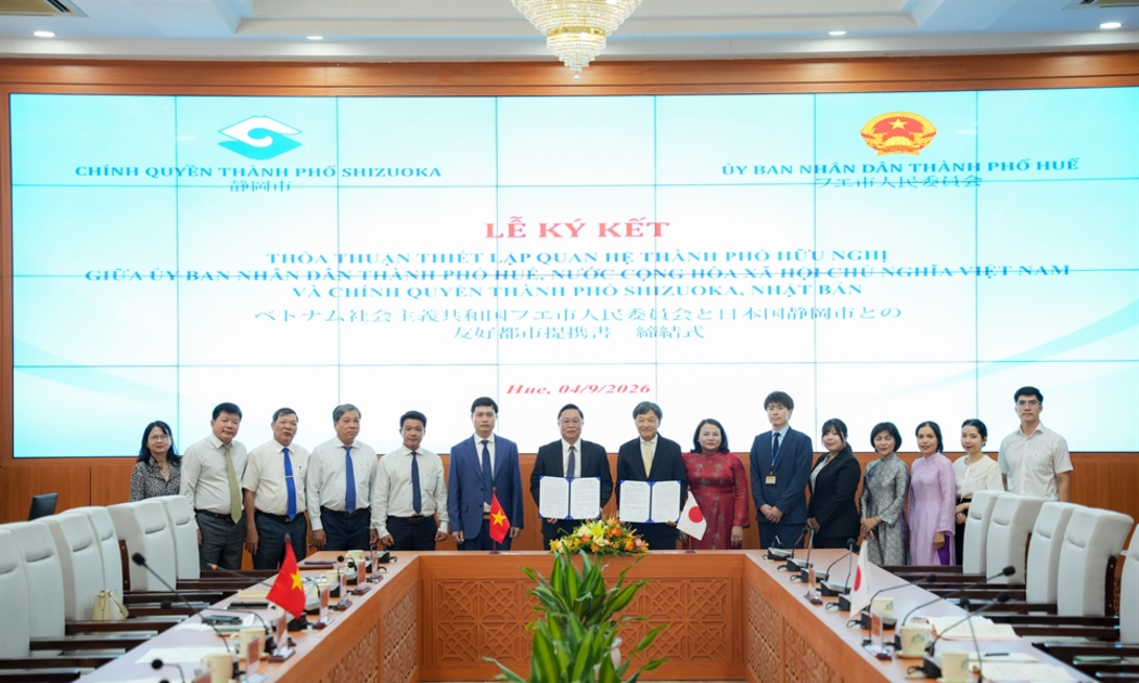 Lễ ký kết thỏa thuận thiết lập quan hệ thành phố hữu nghị giữa hai địa phương. Ảnh: UBND TP Huế