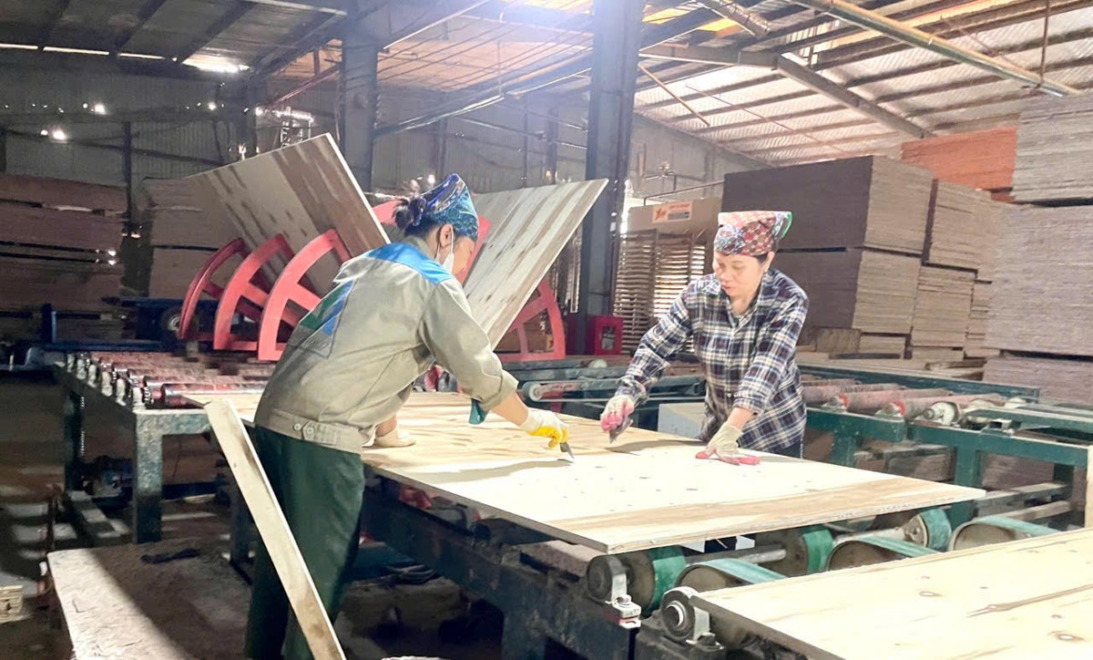 Những biến động liên tục đã bào mòn nguồn lực, sức chống chịu của doanh nghiệp. Ảnh: Vũ Thành