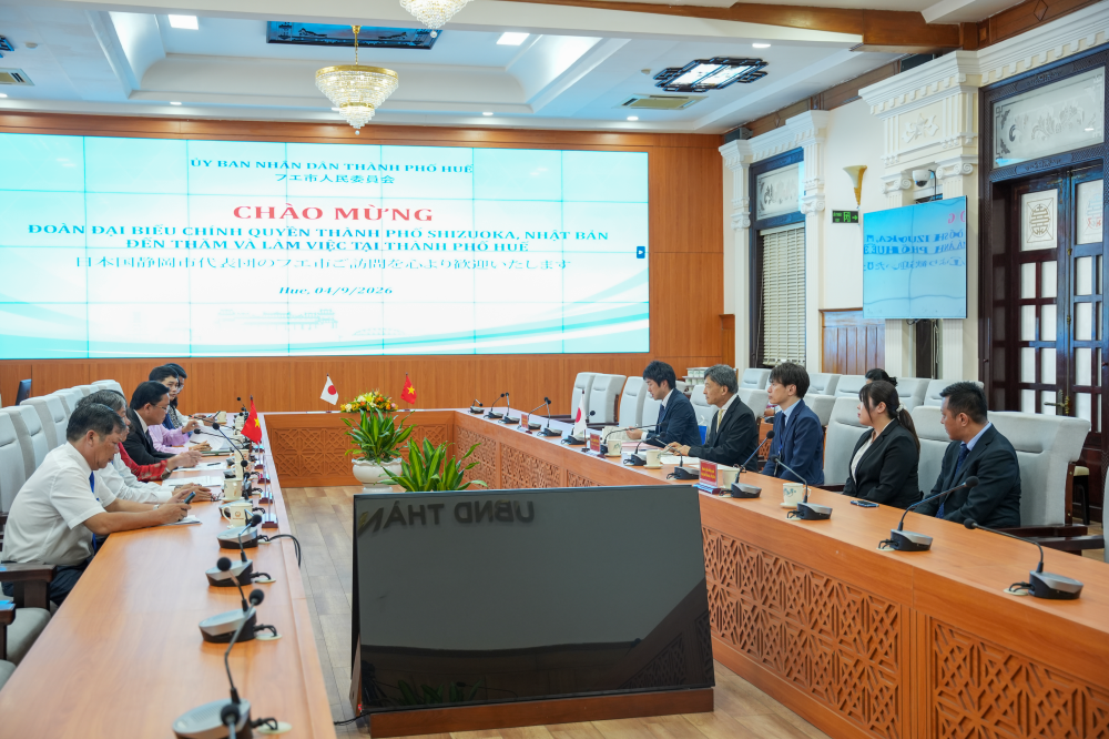 Toàn cảnh buổi làm việc. Ảnh: UBND TP Huế