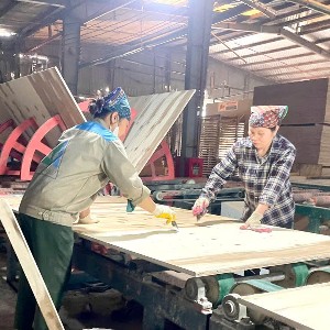 Những biến động liên tục đã bào mòn nguồn lực, sức chống chịu của doanh nghiệp. Ảnh: Vũ Thành
