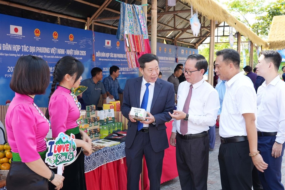Các sản phẩm được trưng bày đa dạng, góp phần quảng bá thế mạnh của địa phương. Ảnh: UBND TP Huế