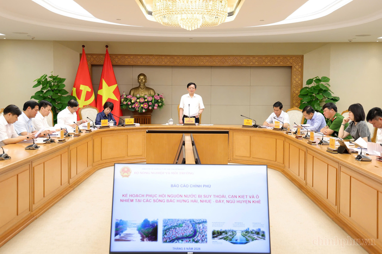 Phó Thủ tướng Hồ Quốc Dũng chủ trì cuộc họp về kế hoạch phục hồi các nguồn nước bị suy thoái, cạn kiệt và ô nhiễm các sông Bắc Hưng Hải, Nhuệ- Đáy, Ngũ Huyện Khê. Ảnh: Gia Huy