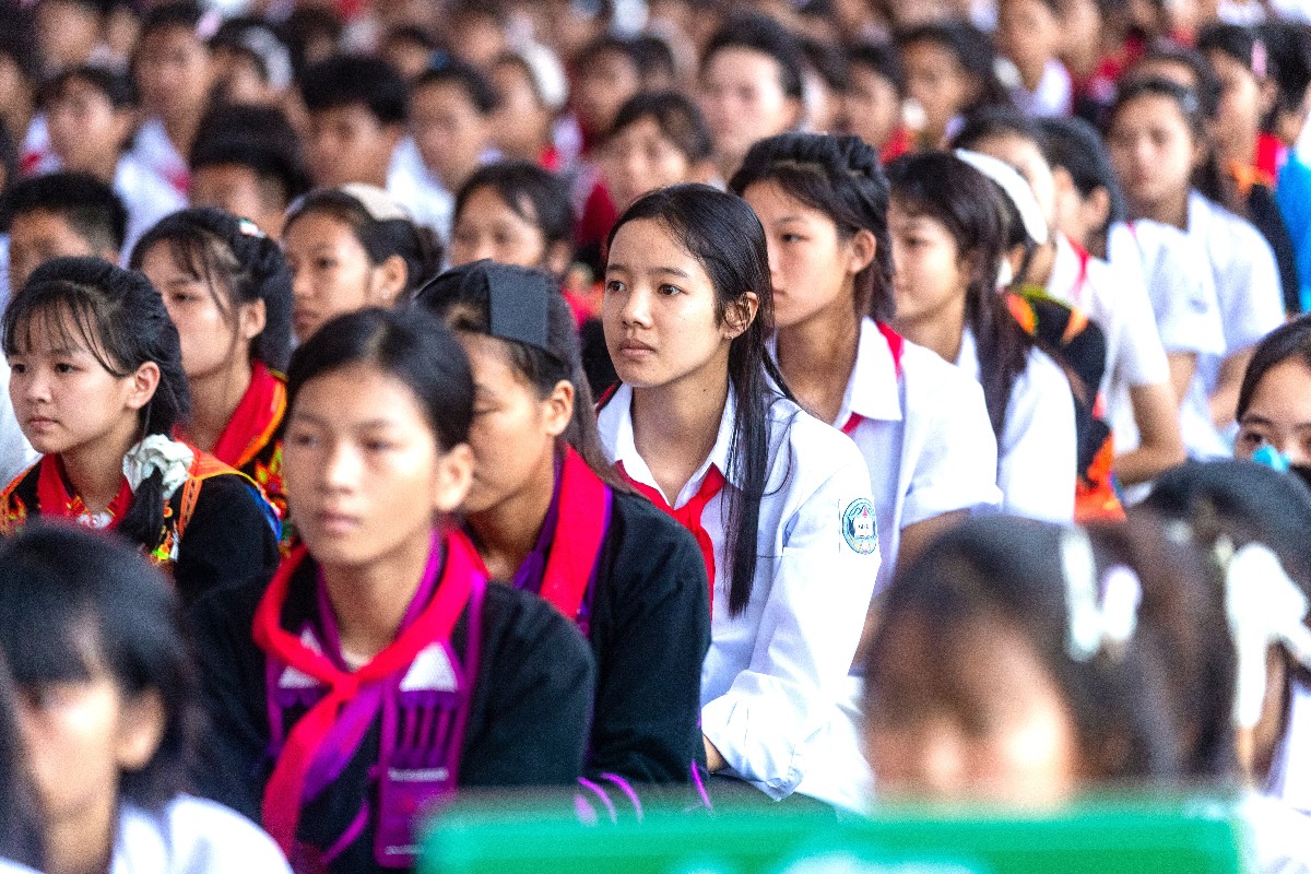 Học sinh Trường Phổ thông Nội trú Tiểu học và Trung học cơ sở PETROVIETNAM - Phong Thổ náo nức tham gia lễ Khai giảng.