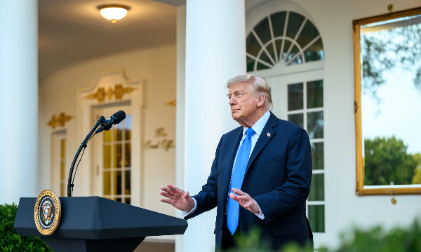 Sau báo cáo việc làm “rực rỡ” của Mỹ, Tổng thống Trump kêu gọi Fed giảm lãi suất