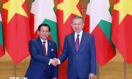 Tổng Bí thư, Chủ tịch nước Tô Lâm và Tổng thống Myanmar Min Aung Hlaing trước hội đàm - Ảnh: TTXVN