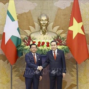 Chủ tịch Quốc hội Trần Thanh Mẫn hội kiến Tổng thống nước Cộng hòa Liên bang Myanmar Min Aung Hlaing. Ảnh: Doãn Tấn - TTXVN