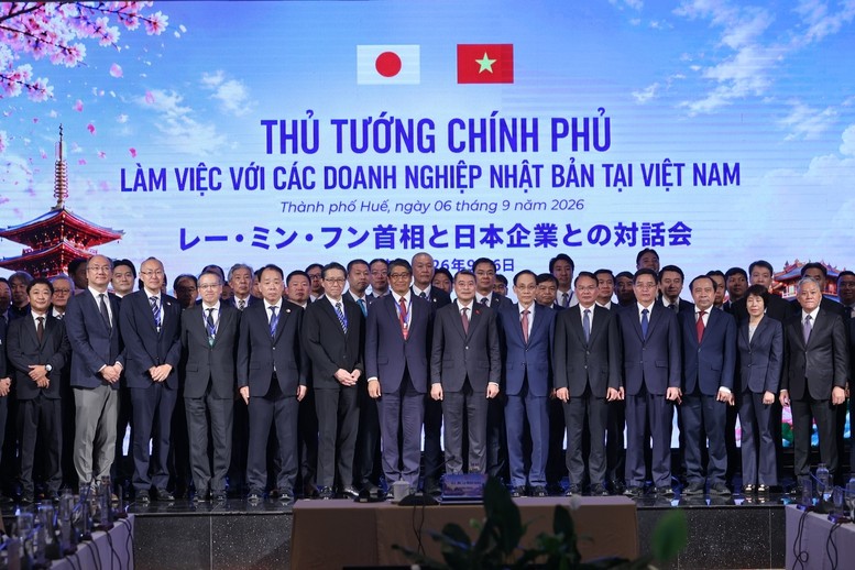 Thủ tướng chụp ảnh chung cùng các đại biểu - Ảnh: chinhphu.vn/Nhật Bắc
