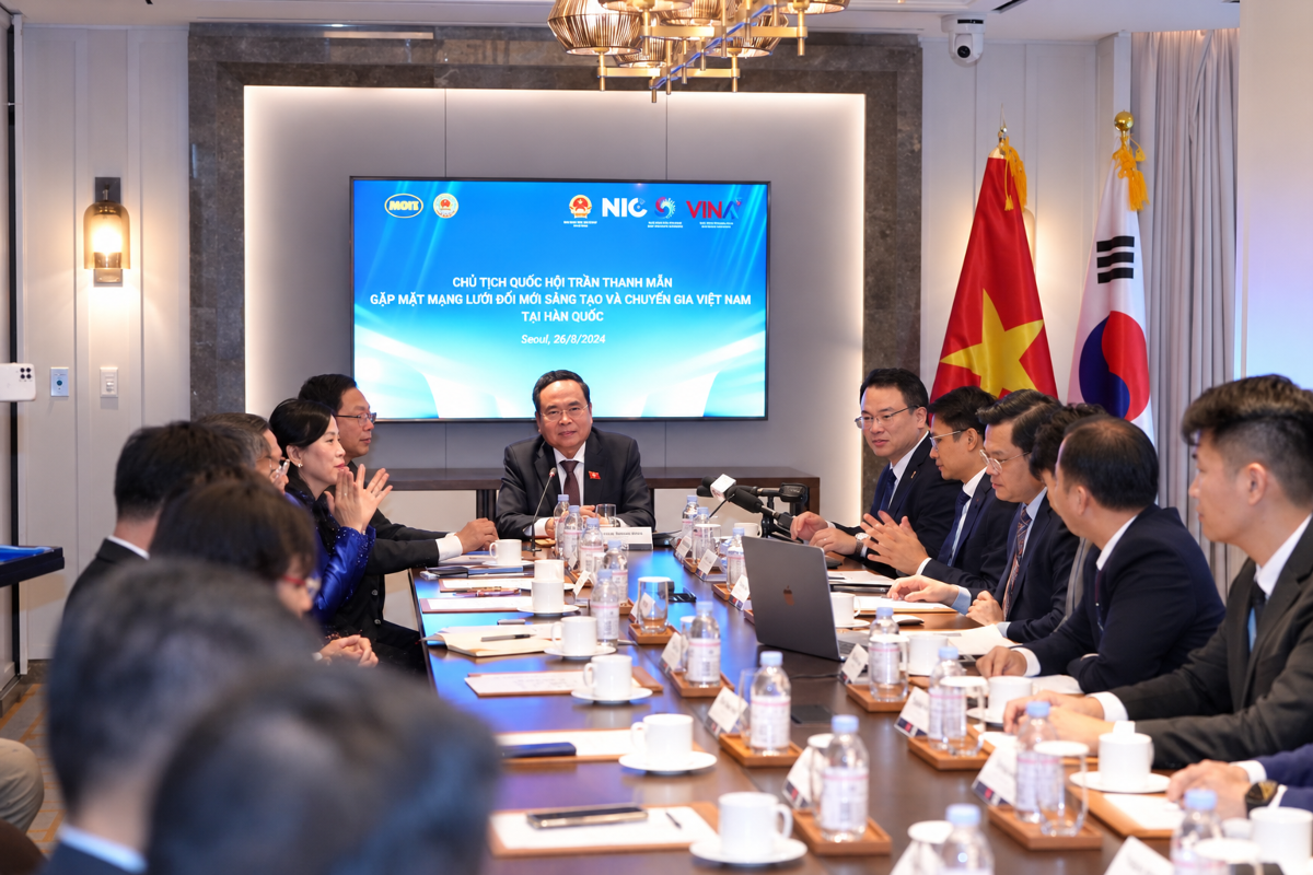 Toàn cảnh buổi làm việc của Chủ tịch Quốc hội Trần Thanh Mẫn tại VINK tại Seoul. Ảnh: NIC.