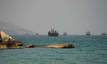 Iran sắp công bố “vùng cấm” mới gần eo biển Hormuz, giao tranh vẫn tiếp diễn