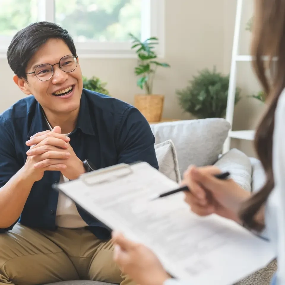 Doanh nghiệp cũng cần chủ động xây dựng môi trường làm việc lành mạnh và quan tâm nhiều hơn đến sức khỏe tinh thần của người lao động. Ảnh minh họa: ShutterStock