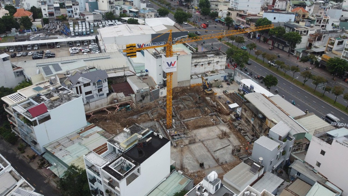Sau giai đoạn nền móng và đang triển khai thi công tầng 1, The Westique Residences hướng tới hoàn tất các điều kiện pháp lý cần thiết để tiến tới giai đoạn bán hàng và ký HĐMB trong tháng 9 đúng theo tiến độ.