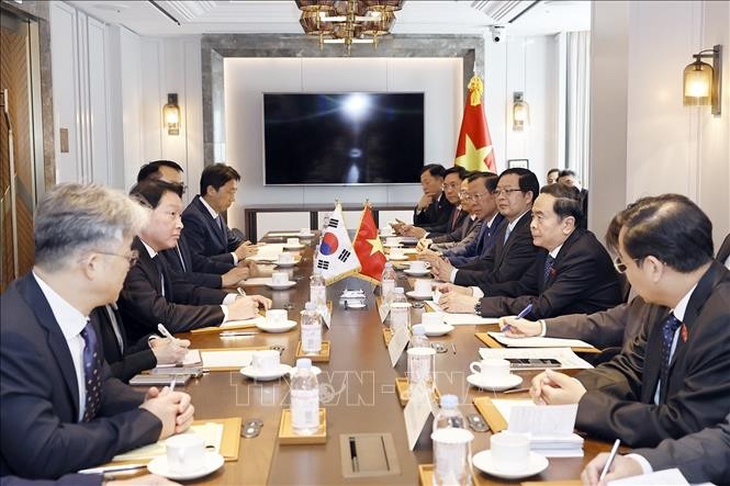 Chủ tịch Quốc hội Trần Thanh Mẫn tiếp ông Chey Tae-Won, Chủ tịch Tập đoàn SK (Hàn Quốc). Ảnh: TTXVN.