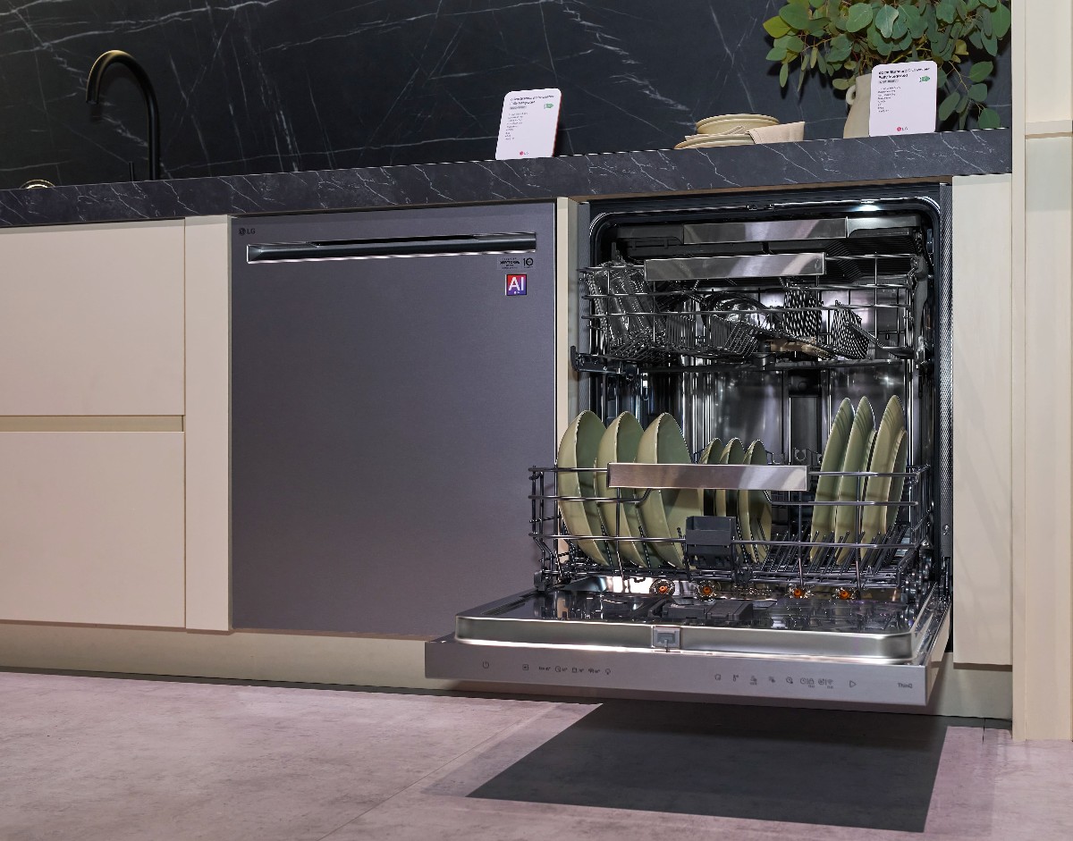 Máy rửa bát LG Fit & Max cũng cho thấy cách AI được đưa vào những công việc thường ngày.