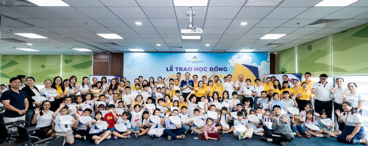 AIG trao Học bổng Cánh Diều Á Châu, tiếp sức cho học sinh, sinh viên có thành tích học tập tốt, giàu nghị lực và hoàn cảnh khó khăn. Ảnh: AIG.
