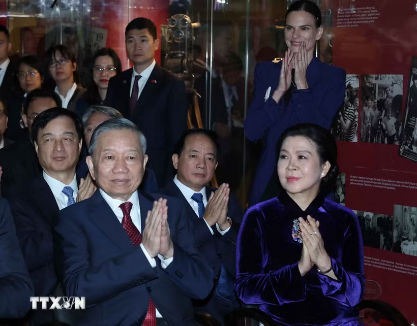Tổng Bí thư, Chủ tịch nước Tô Lâm và Phu nhân dự chương trình Khai trương Không gian Di sản và Kết nối văn hóa Việt-Nga. Ảnh: Thống Nhất/TTXVN