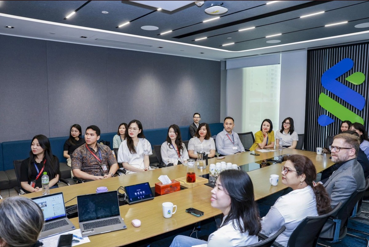 Các chuyến tham quan doanh nghiệp trong chương trình thạc sĩ tại BUV giúp sinh viên kết nối kiến thức trên giảng đường với thực tiễn doanh nghiệp.