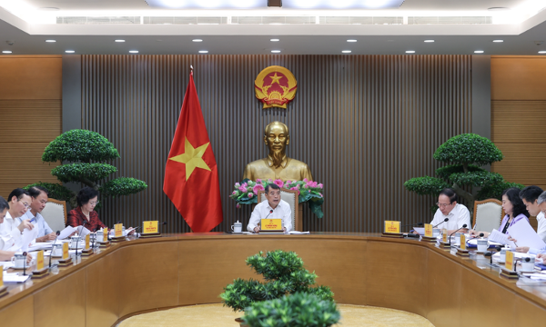 Thủ tướng Lê Minh Hưng: Giảm khâu trung gian, kiểm soát giá thuốc và thiết bị y tế từ gốc