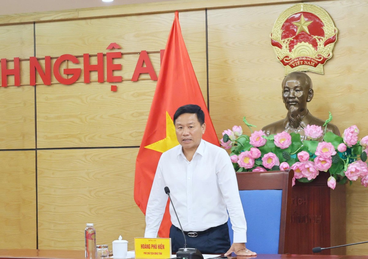 Ông Hoàng Phú Hiền, Phó Chủ tịch UBND tỉnh Nghệ An phát biểu tại cuộc họp. Ảnh: Kim Oanh.