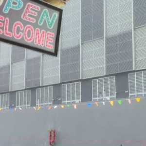 Trung tâm dữ liệu nằm đối diện nơi làm việc của thợ may Nathinan Limjam ở trung tâm Bangkok. Ảnh: CNA