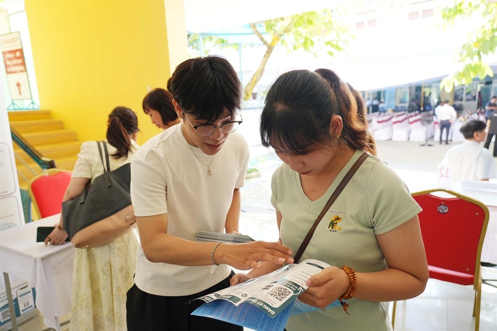 Học viên, sinh viên có thêm cơ hội tiếp cận doanh nghiệp ngay từ khi còn ngồi trên ghế nhà trường.Ảnh: UBND TP Huế