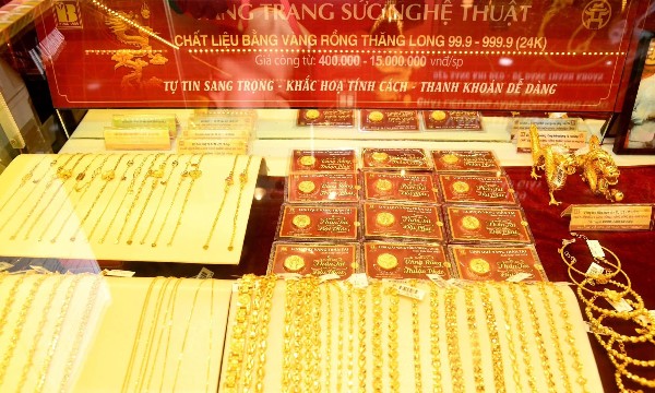Giá vàng miếng lao dốc, chỉ còn cao hơn vàng thế giới 5 triệu đồng/lượng