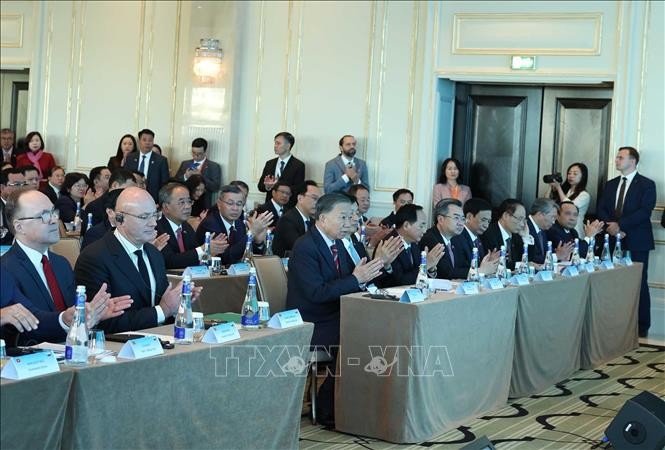 Tổng Bí thư, Chủ tịch nước Tô Lâm và Phó Thủ tướng Nga Dmitry Chernyshenko cùng các đại biểu tham dự Diễn đàn Khoa học và Công nghệ Việt Nam - Liên bang Nga. Ảnh: Thống Nhất – TTXVN