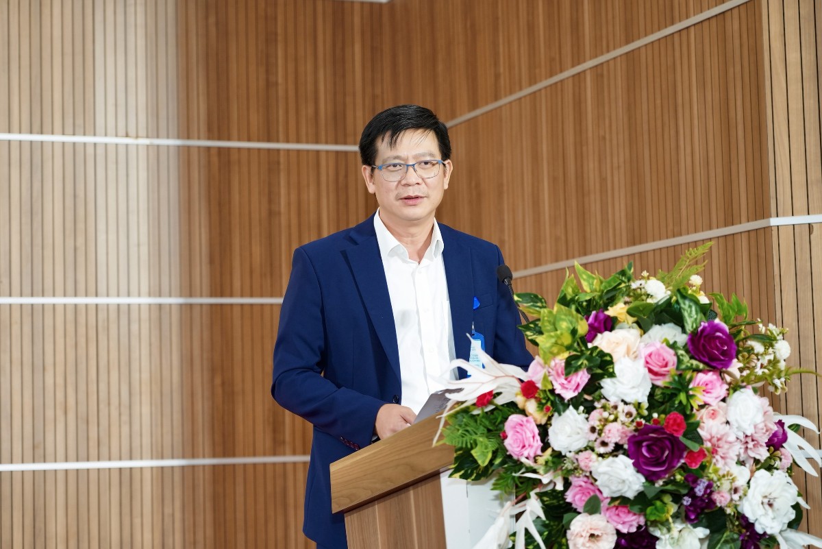 Cục trưởng Lê Văn Tuấn chia sẻ về những bước tiến ấn tượng của viễn thông Việt Nam. Ảnh: MST.