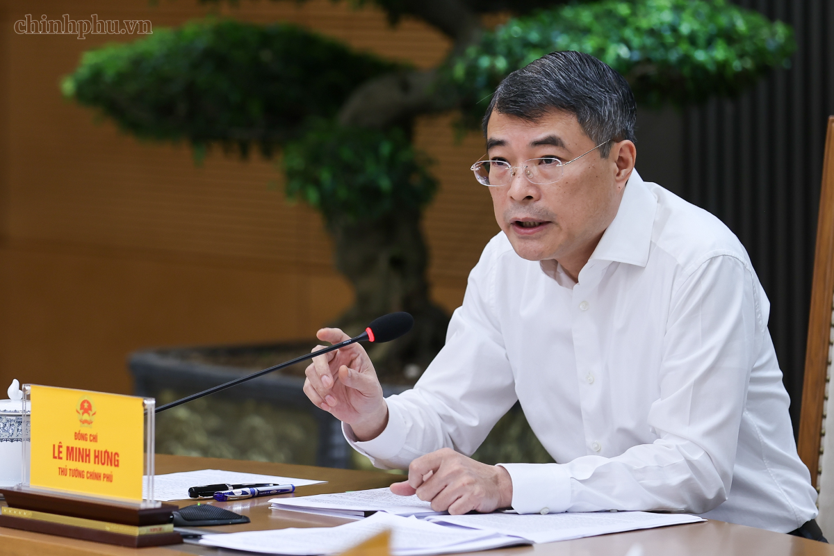 Thủ tướng Lê Minh Hưng chủ trì cuộc làm việc với Bộ Y tế và các bộ, ngành, cơ quan liên quan về dự án Luật sửa đổi, bổ sung một số luật trong lĩnh vực y tế - Ảnh: chinhphu.vn/Nhật Bắc.