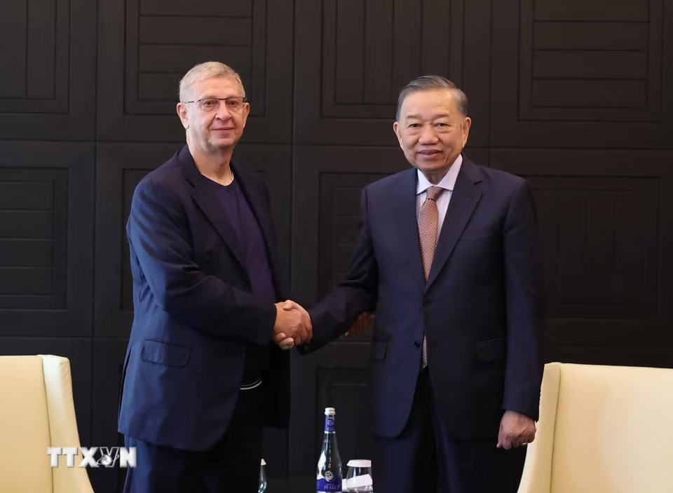 Tổng Bí thư, Chủ tịch nước Tô Lâm tiếp ông Vladimir Yevtushenkov, nhà sáng lập Công ty cổ phần Đại chúng AFK Sistema. Ảnh: TTXVN