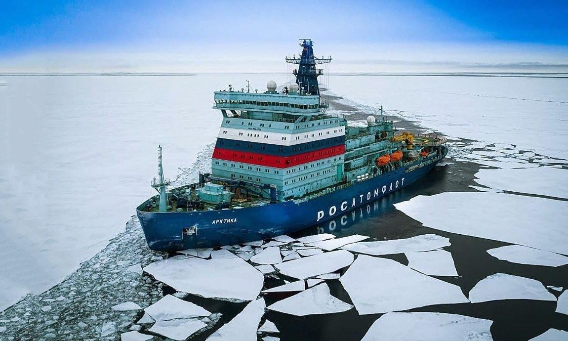 Tàu Arktika phá băng trên Bắc Cực. Ảnh: Rosatom