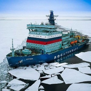 Tàu Arktika phá băng trên Bắc Cực. Ảnh: Rosatom