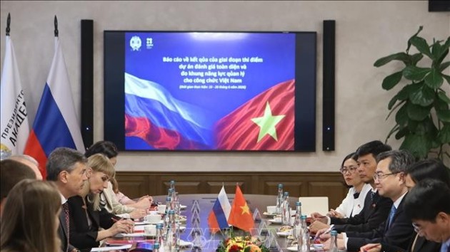Vietnam, Russia boost cooperation in governance and HR