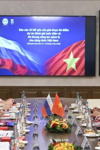 Vietnam, Russia boost cooperation in governance and HR