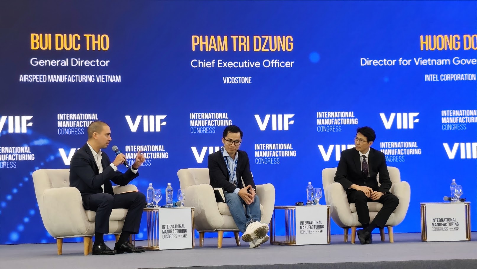 Theo các chuyên gia, ngoài chuyện chi phí rẻ, những giá trị liên quan tới công nghệ cao cũng như năng lực nghiên cứu – phát triển của Việt Nam là một trong những lợi thế mà Việt Nam nên tiếp tục phát triển và đẩy mạnh hơn nữa. Ảnh: B.B