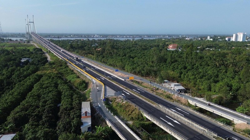 Six-lane expansion considered for My Thuan - Can Tho Expressway