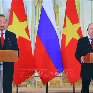 Tổng Bí thư, Chủ tịch nước Tô Lâm và Tổng thống Liên bang Nga Vladimir Putin dự và phát biểu trực tuyến tại điểm cầu nước Nga. Ảnh: Văn Điệp – TTXVN