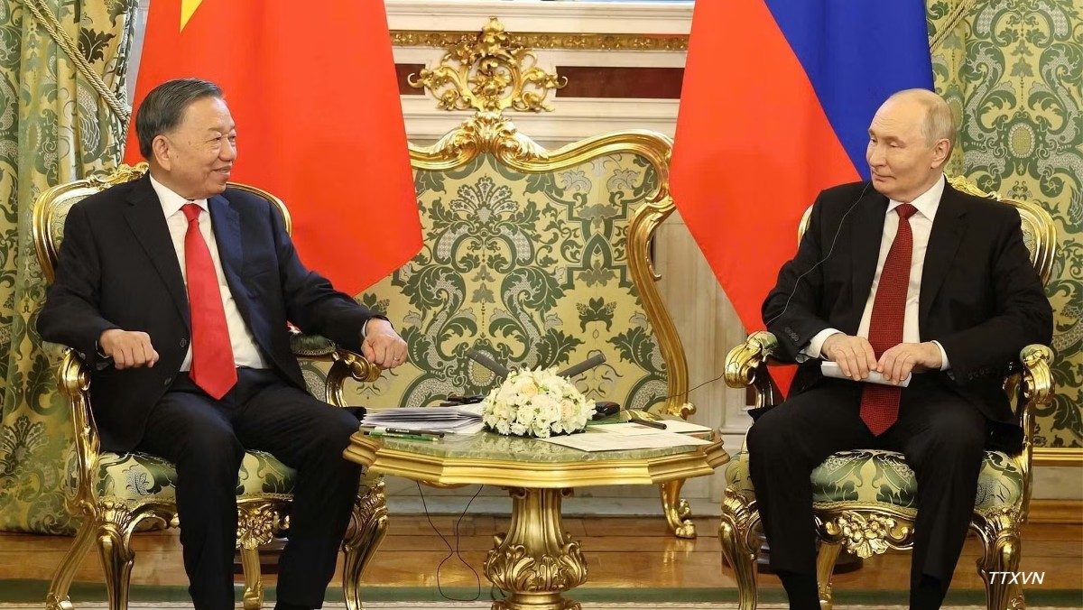 Tổng Bí thư, Chủ tịch nước Tô Lâm gặp hẹp Tổng thống Liên bang Nga Vladimir Putin. Ảnh: Thống Nhất – TTXVN