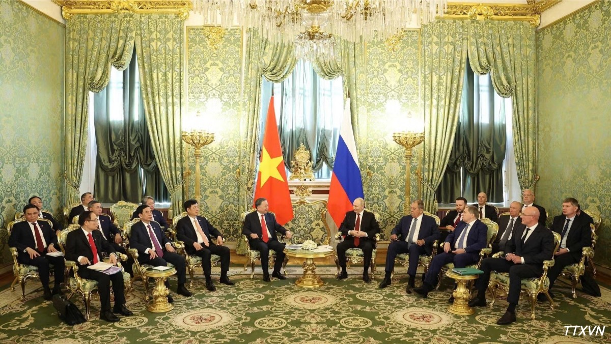Tổng Bí thư, Chủ tịch nước Tô Lâm gặp hẹp Tổng thống Liên bang Nga Vladimir Putin. Ảnh: Thống Nhất/TTXVN